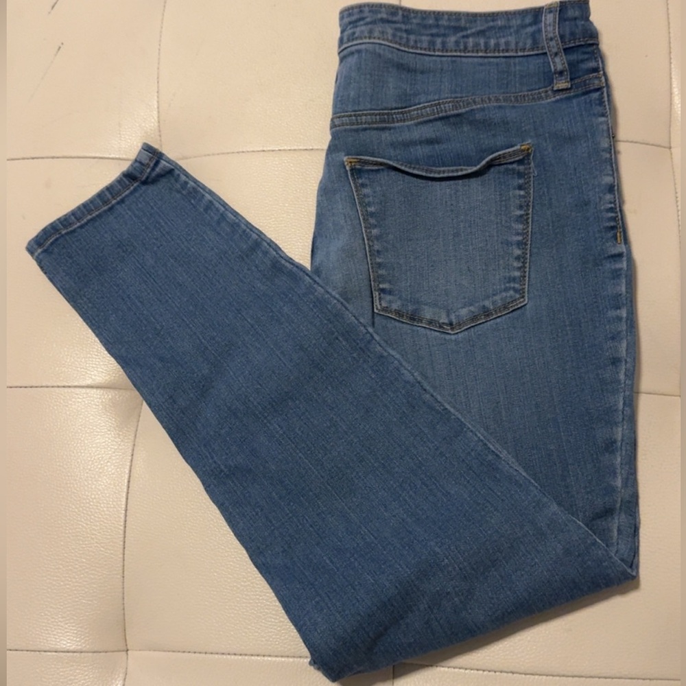 Universal Thread Light Blue Denim Jeans